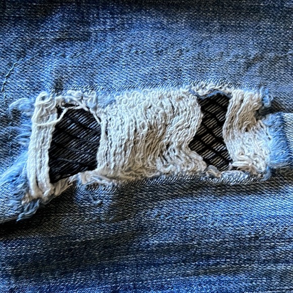 Guess ankle jeans with fishnet in them - Picture 2 of 6